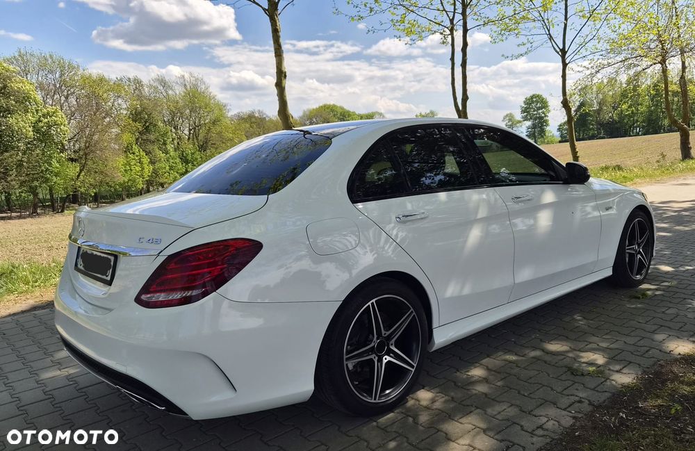 Mercedes-Benz Klasa C AMG 43 4Matic 9G-TRONIC - 21