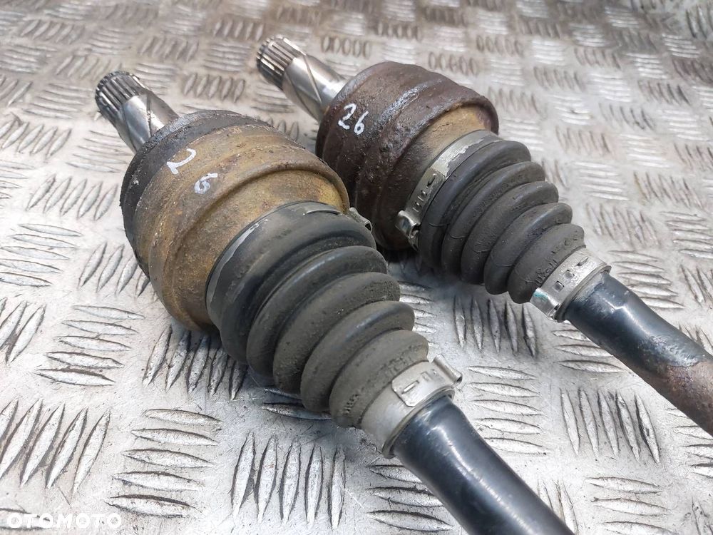 PÓŁOŚ LEWY TYŁ + PRAWY TYŁ VOLVO XC90 I 2.4 D5 30735565 - 3