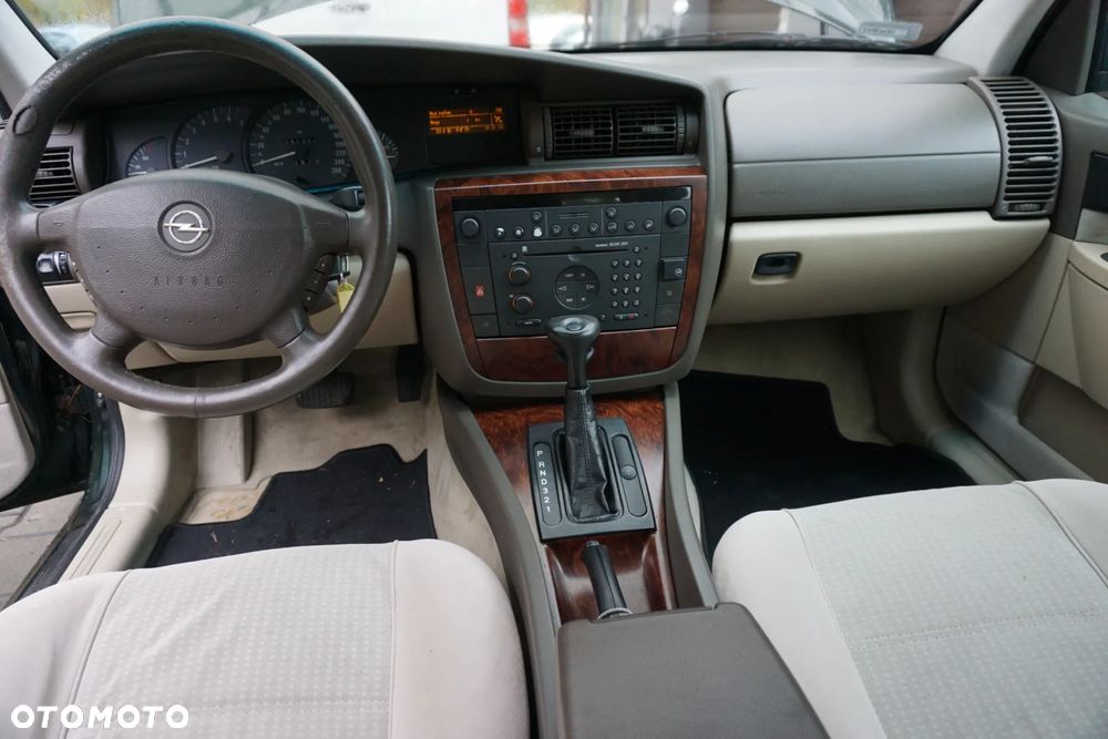 Opel Omega 2.5 Elegance - 10