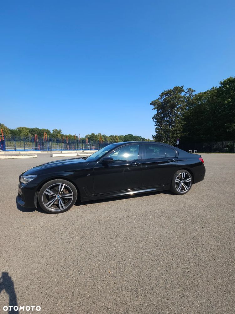 BMW Seria 7 750i xDrive - 8
