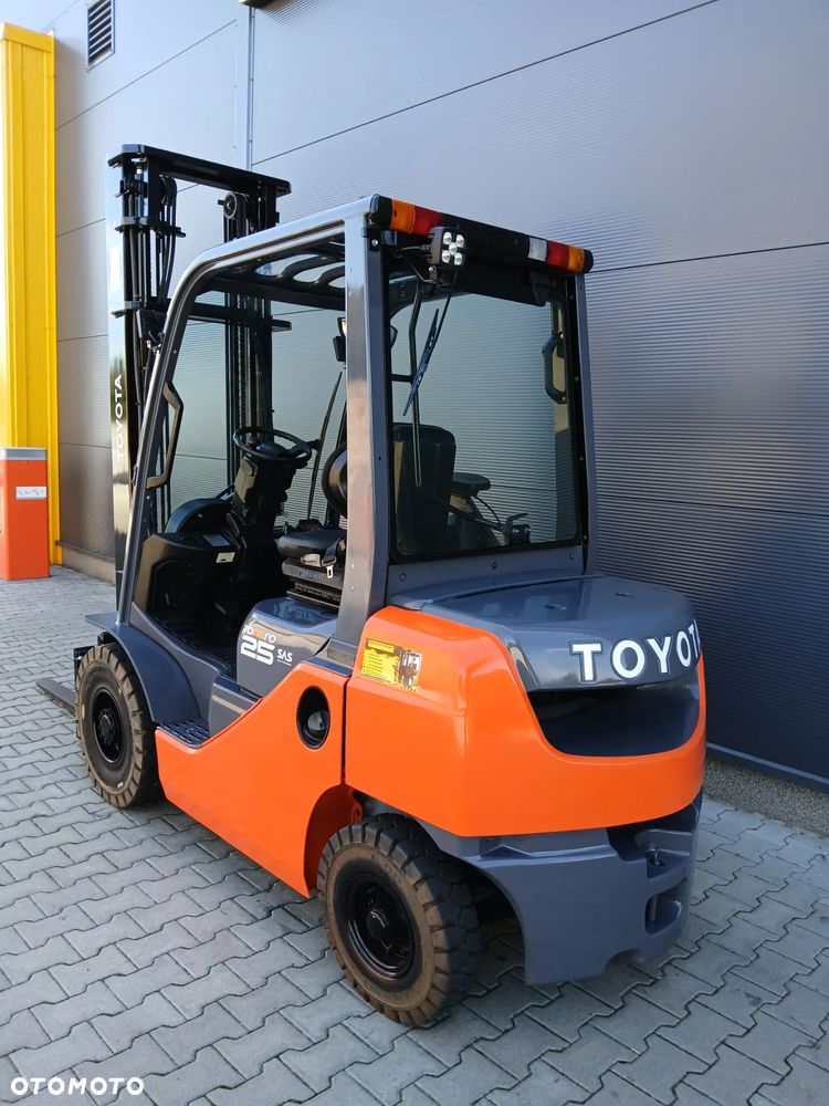 Toyota 02-8FDF25 - 5