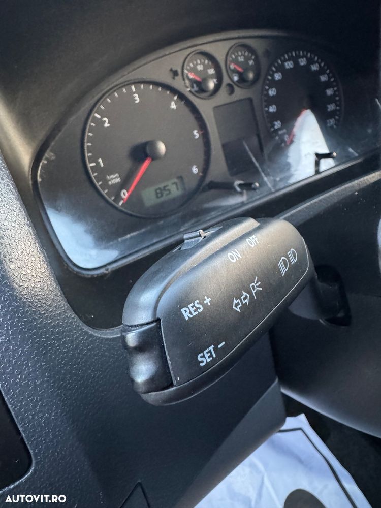 Volkswagen Transporter Shuttle Lang - 23