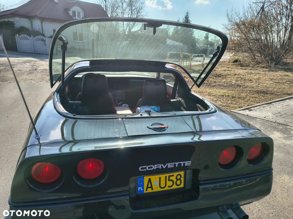 Chevrolet Corvette - 10