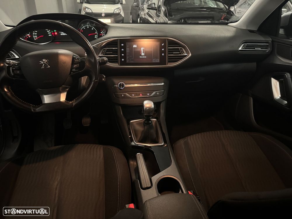 Peugeot 308 1.6 e-HDi Active J17 - 28