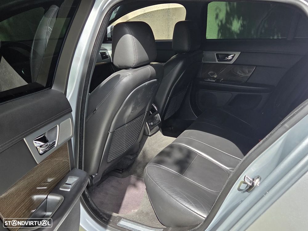 Jaguar XF Sportbrake 2.2 - 12
