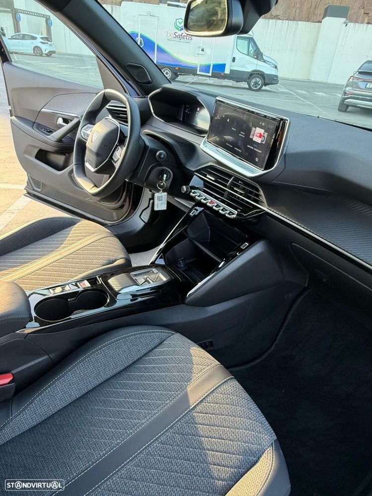 Peugeot 2008 1.2 Hybrid Allure e-DCS6 - 44