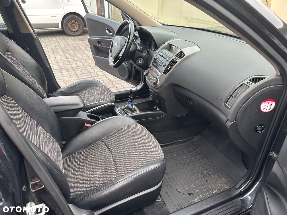 Kia Ceed 2.0 crdi Optimum + - 6