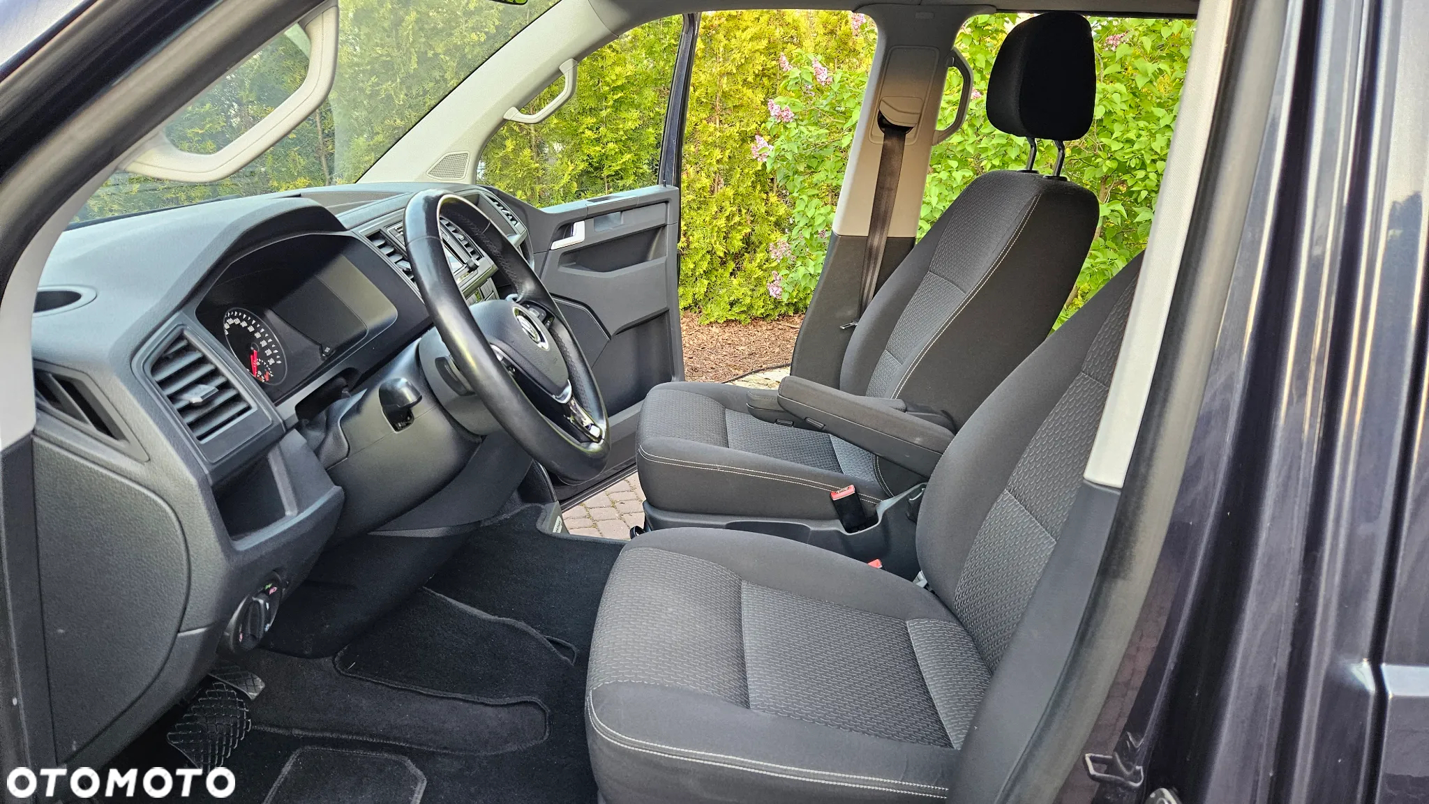 Volkswagen Multivan - 22