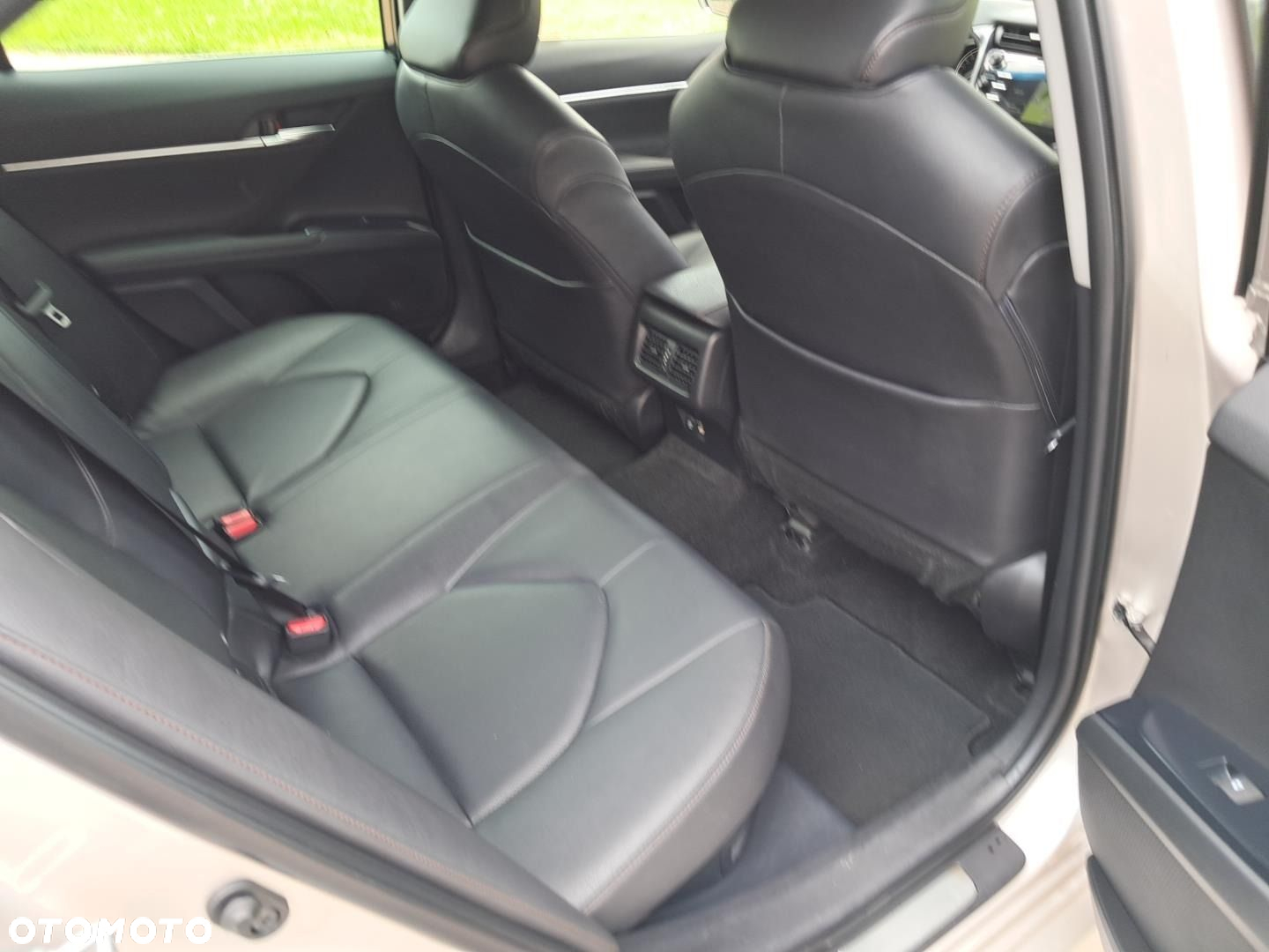 Toyota Camry - 12