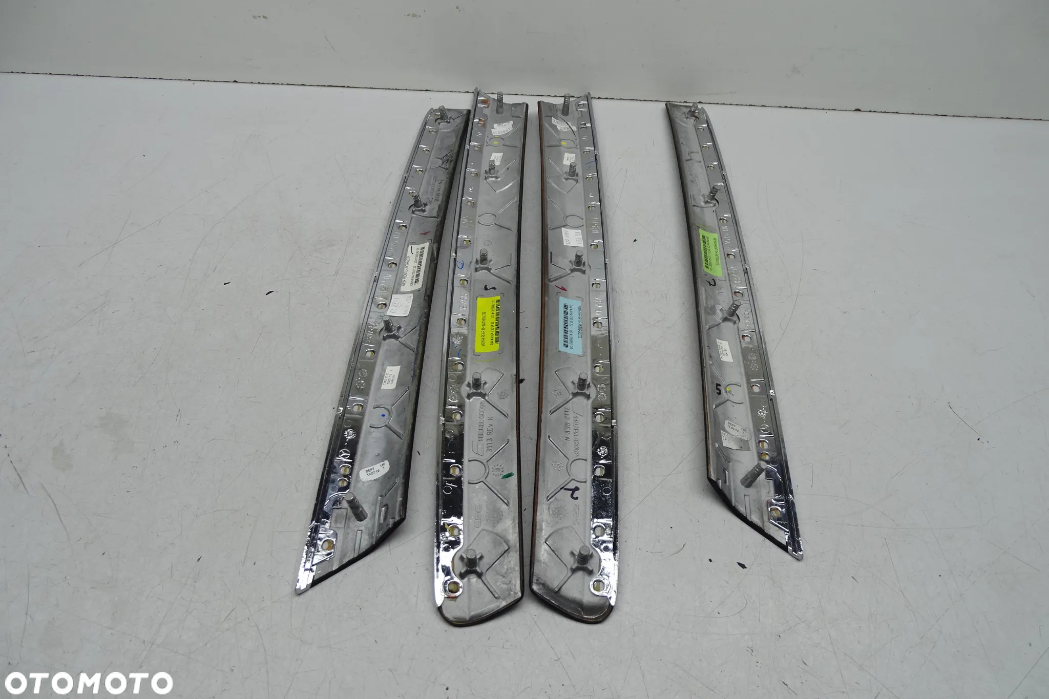Mercedes ML W164 Lift Listwa Listwy Dekor wewnetrzny drzwi komplet 1647303100 1647303200 1647303300 1647303400 - 4