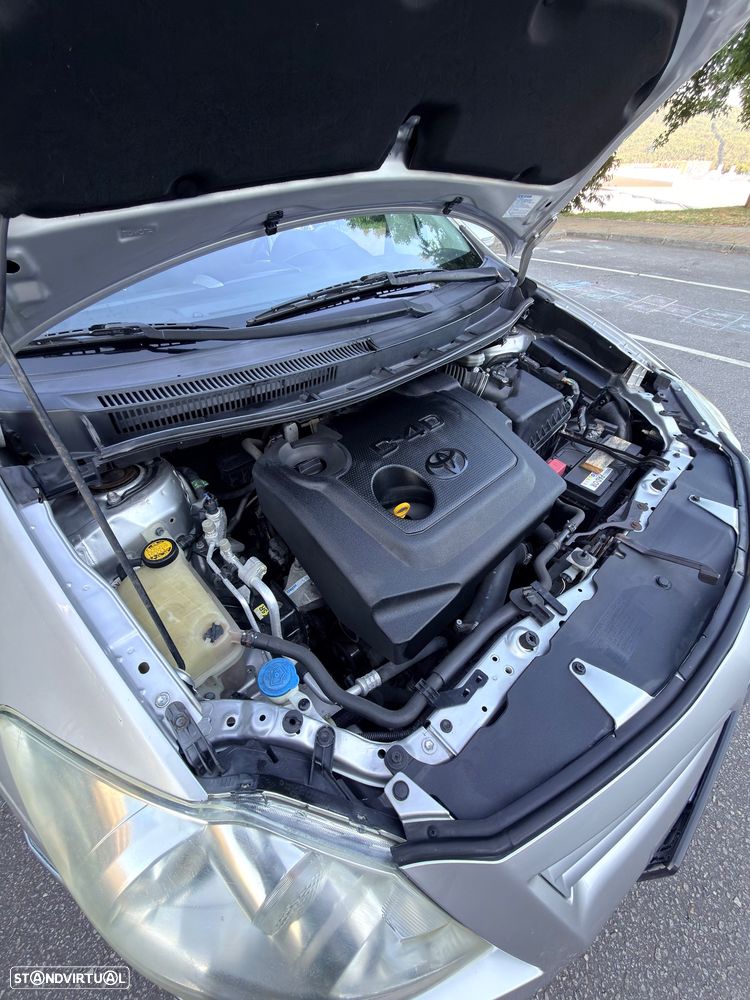Toyota Auris 1.4 D-4D nacional - 10