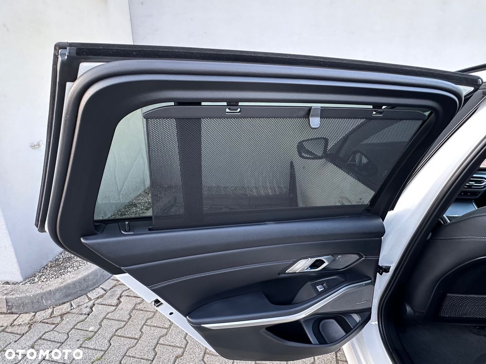 BMW Seria 3 320d xDrive M Sport - 33