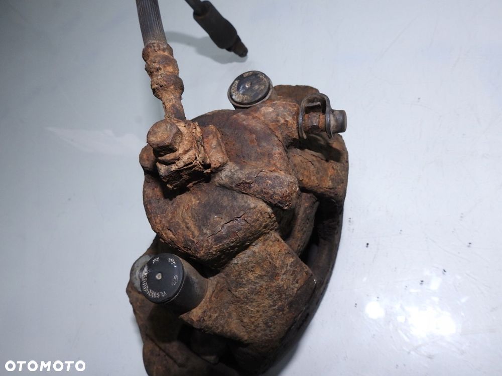 ZACISK HAMULCOWY LEWY PRZÓD OPEL MERIVA A - 6