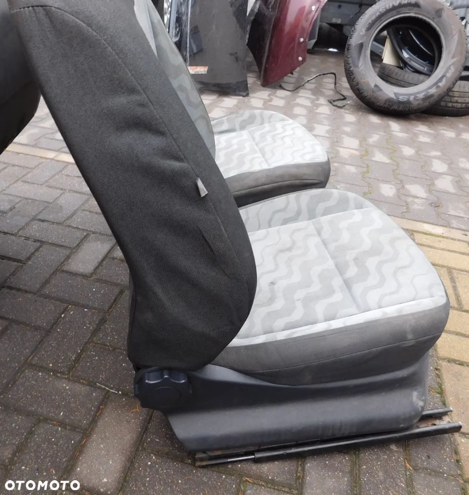 fotele przód kierowcy pasażera SKODA FABIA II ROOMSTER PRAKTIK - 11