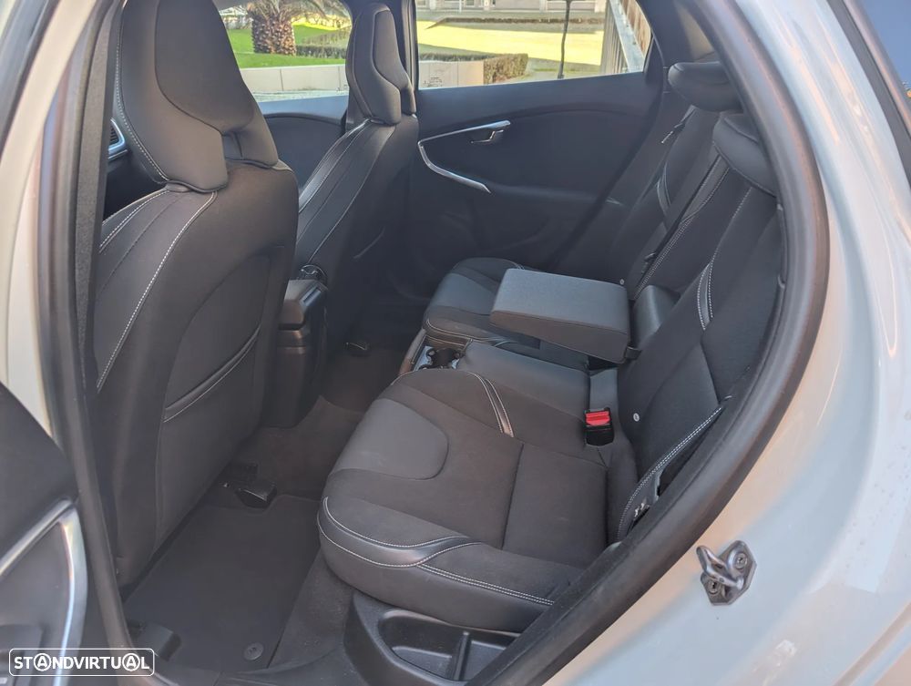 Volvo V40 ver-1-6-d2-momentum-powershift - 11