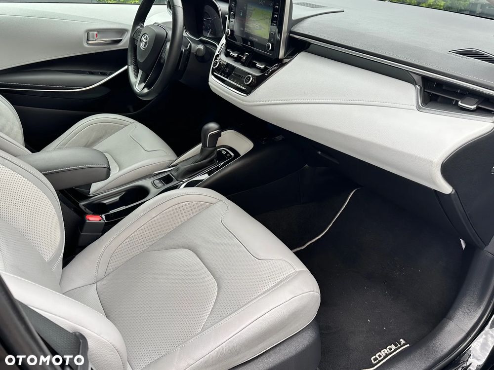 Toyota Corolla 2.0 Hybrid Executive - 24