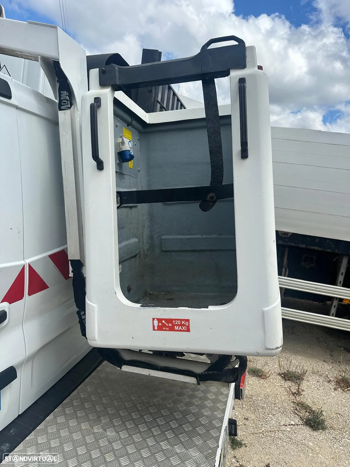 Renault Trafic com CESTO ELEVATORIO 10 metros - 4