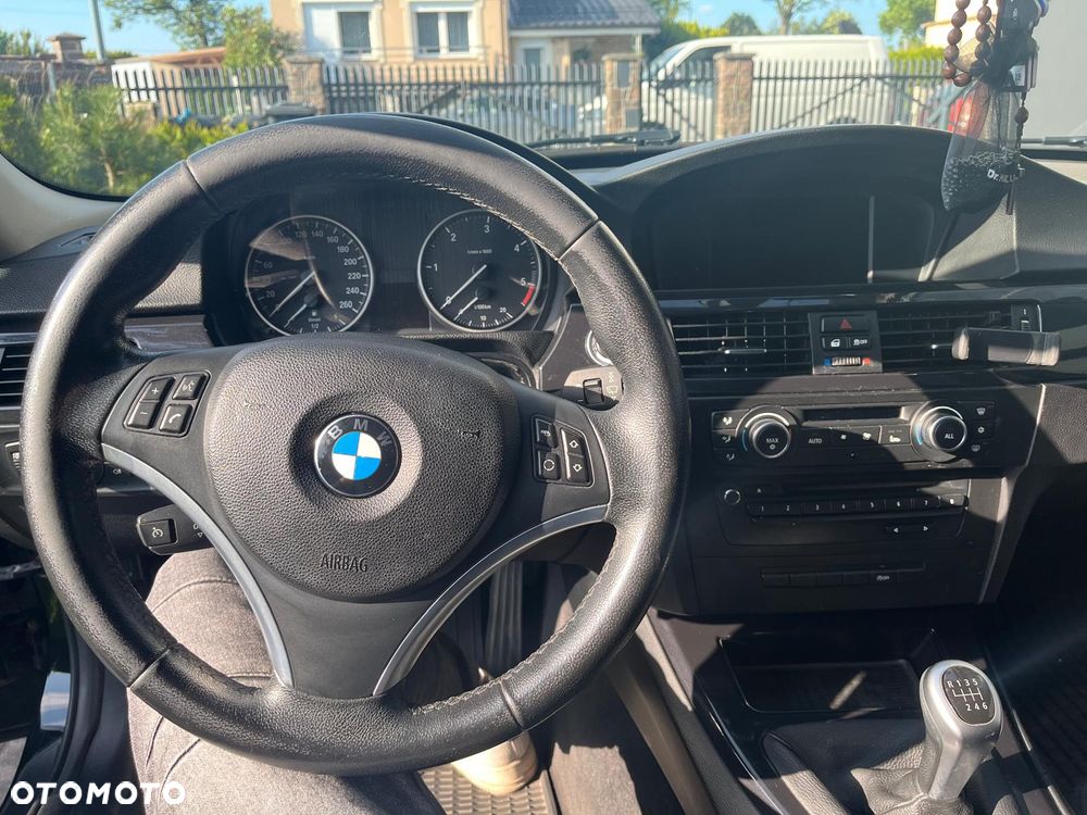 BMW Seria 3 318d - 15