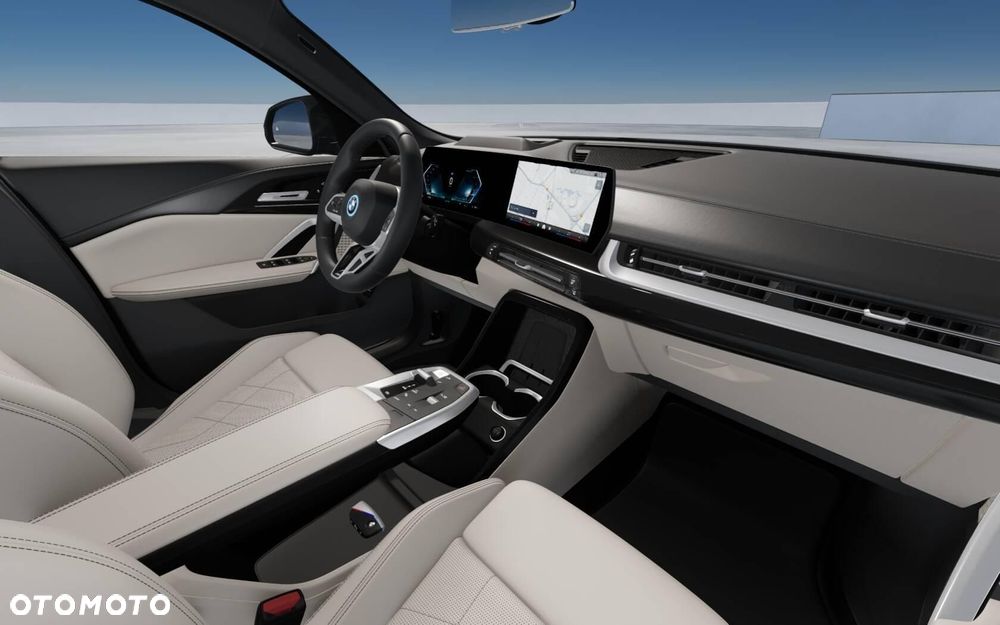 BMW iX2 eDrive20 66.5kWh M Sport - 6