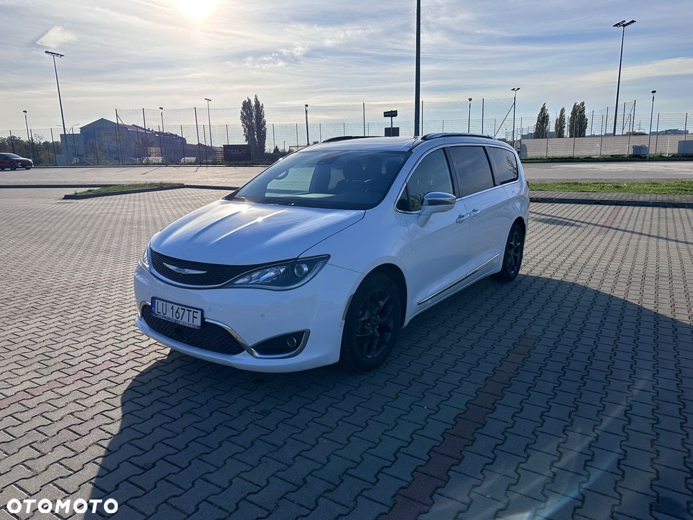 Chrysler Pacifica - 1