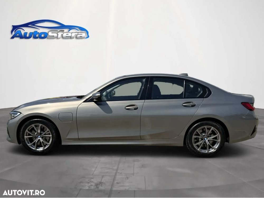 BMW Seria 3 330e Aut. Sport Line - 2