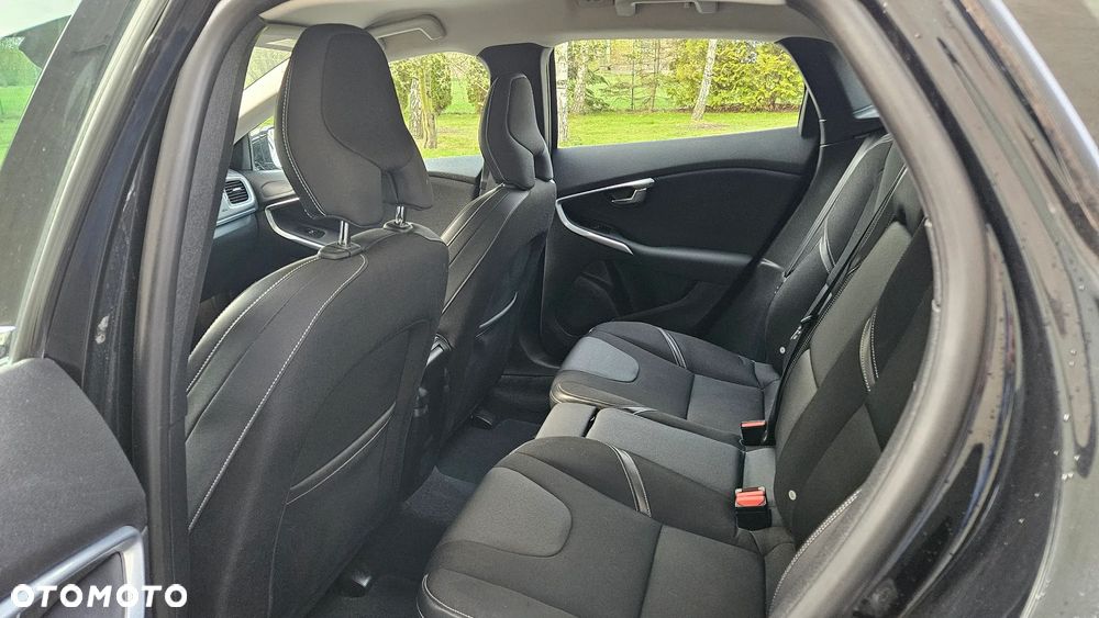 Volvo V40 D4 Momentum - 19