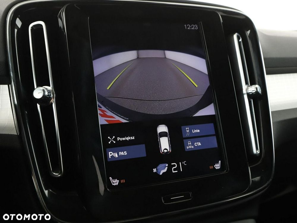 Volvo XC 40 T3 Momentum Pro - 29