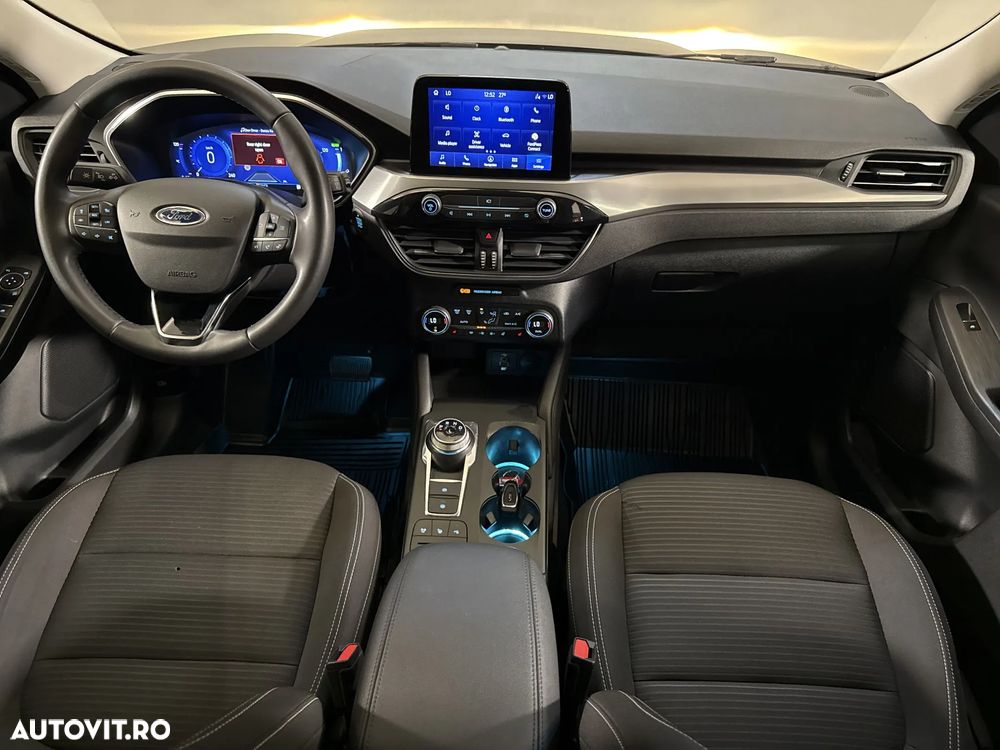 Ford Kuga - 10