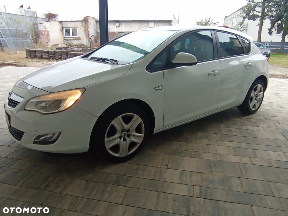 Opel Astra 1.4 Turbo Exklusiv - 1