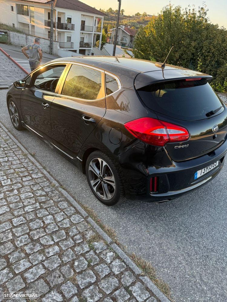 Kia Ceed 1.6 CRDi GT Line - 4