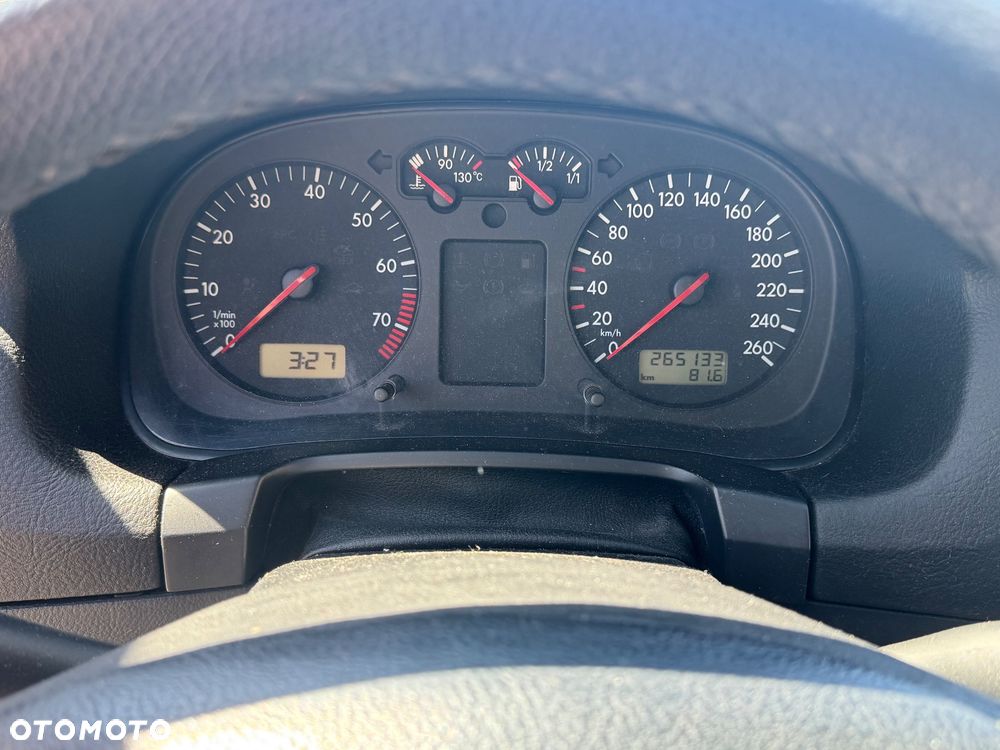 Volkswagen Golf 1.6 - 17