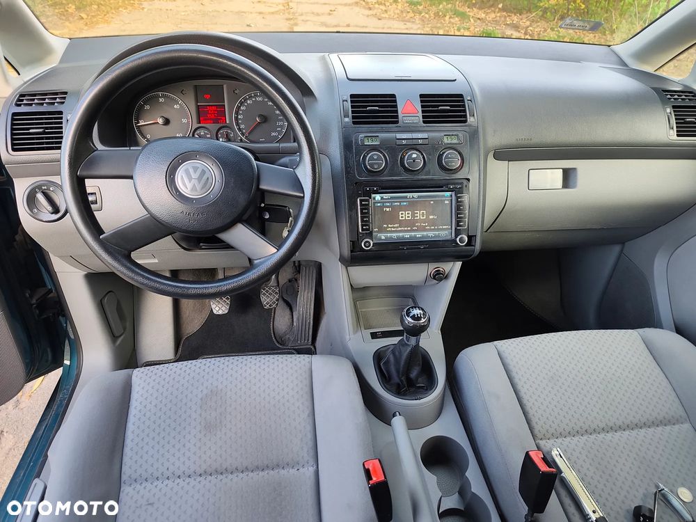 Volkswagen Touran - 12