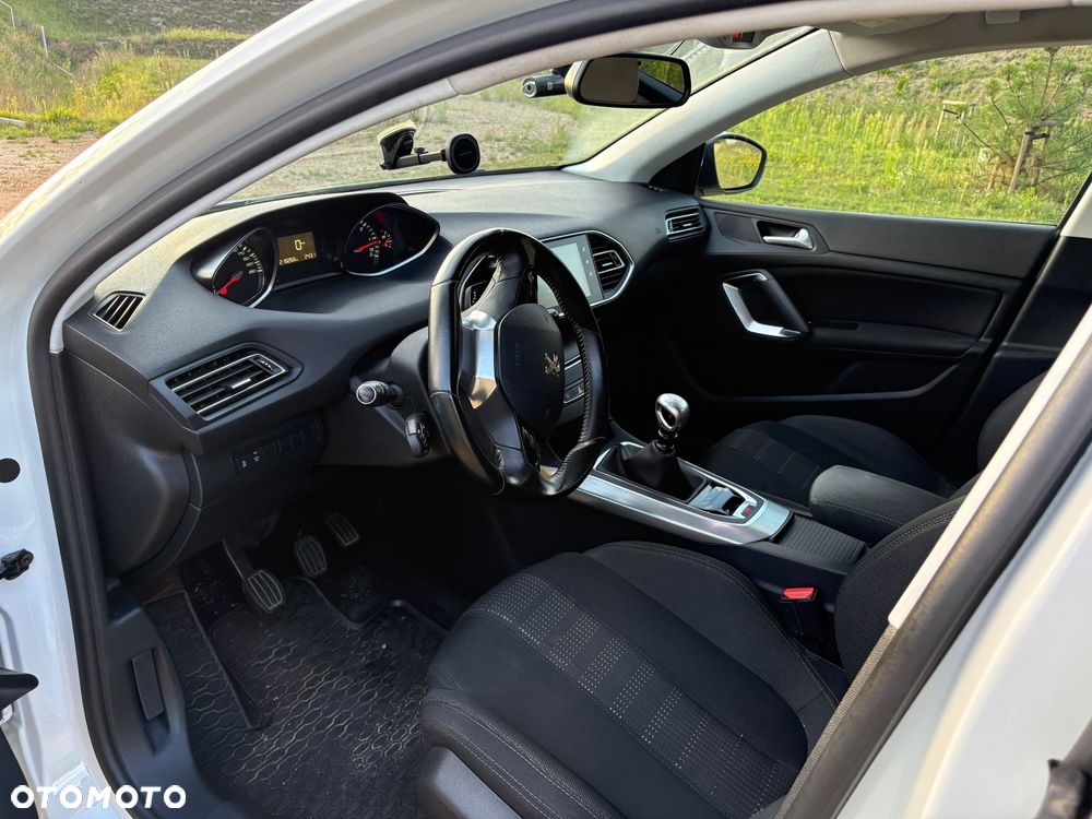 Peugeot 308 1.6 BlueHDi Allure S&S - 21