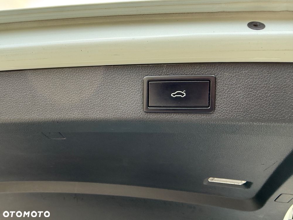 Skoda Superb Combi 2.0 TDI DSG Ambition - 19