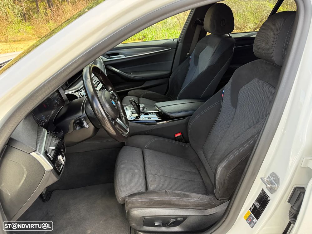 BMW 530 e Pack Desportivo M - 12