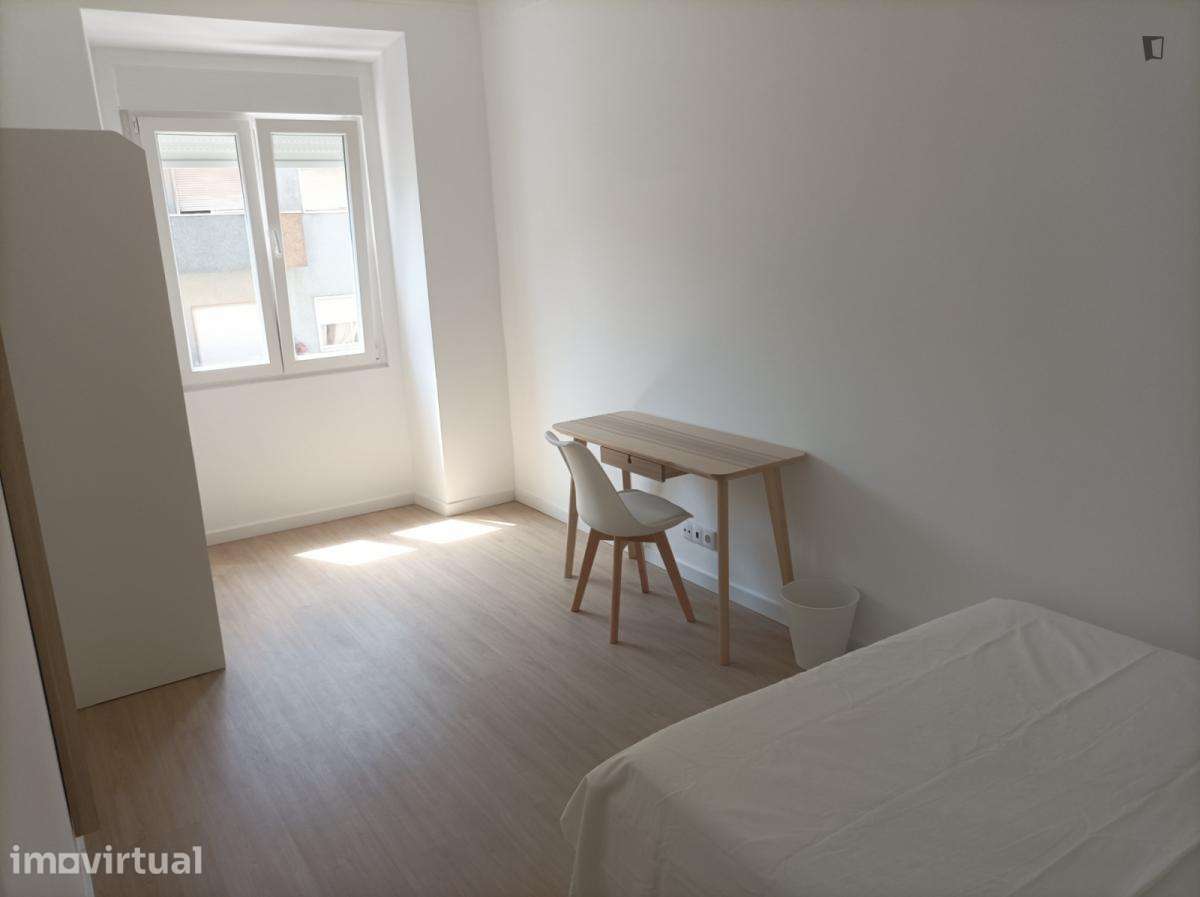 Quarto - localizado em Alameda Lisbon - Grande imagem: 4/21
