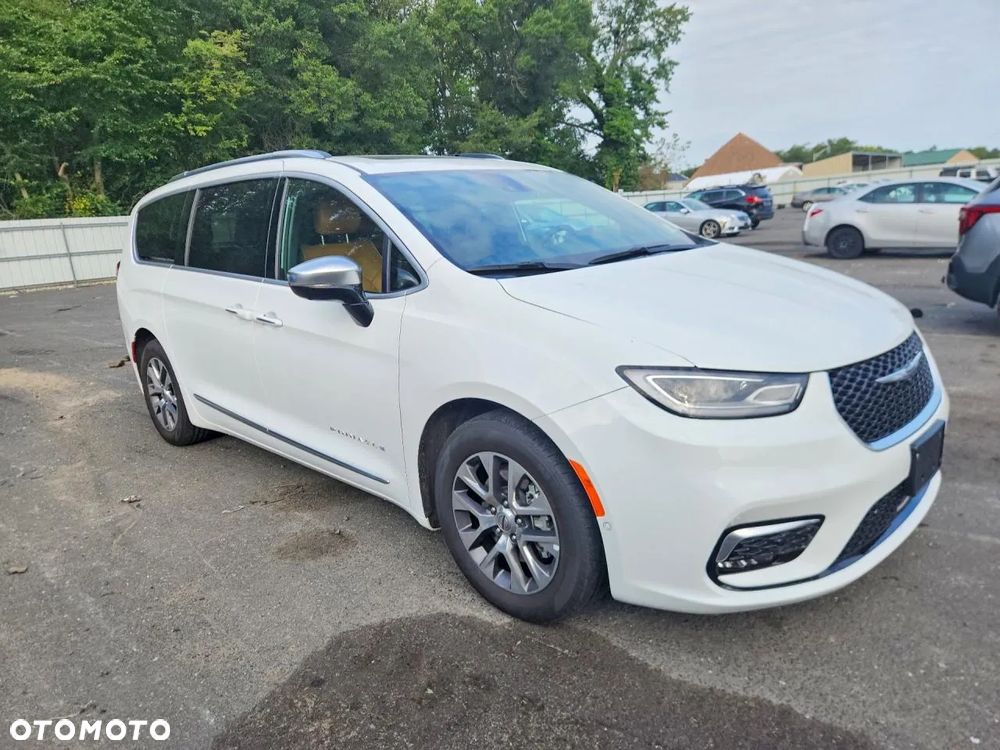 Chrysler Pacifica - 1
