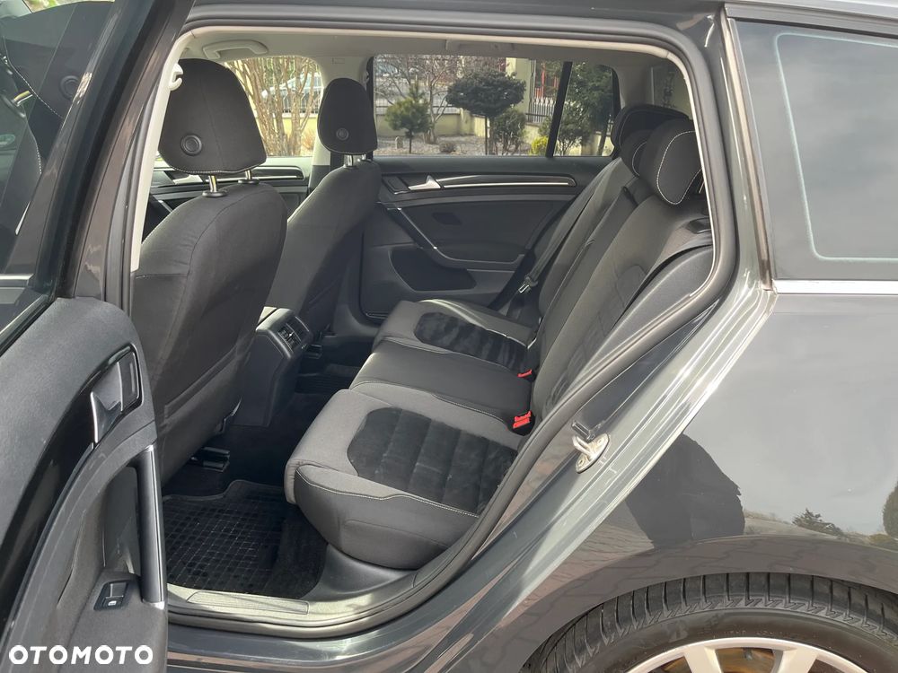 Volkswagen Golf 2.0 TDI SCR Highline - 20