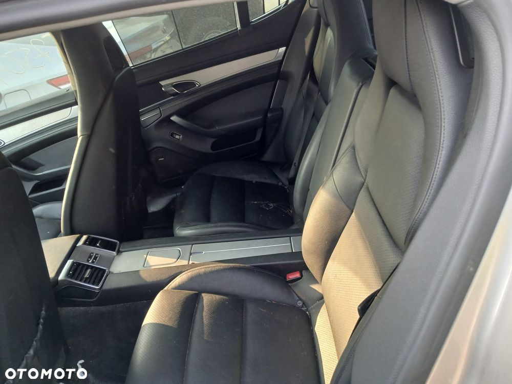 Porsche Panamera 4 PDK - 13