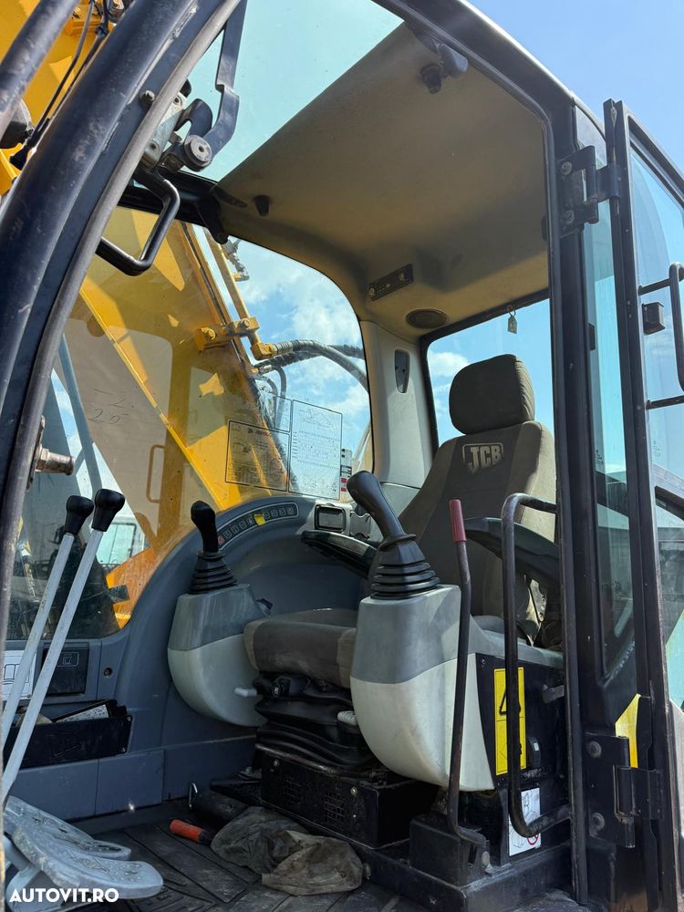 JCB JS210 - 6