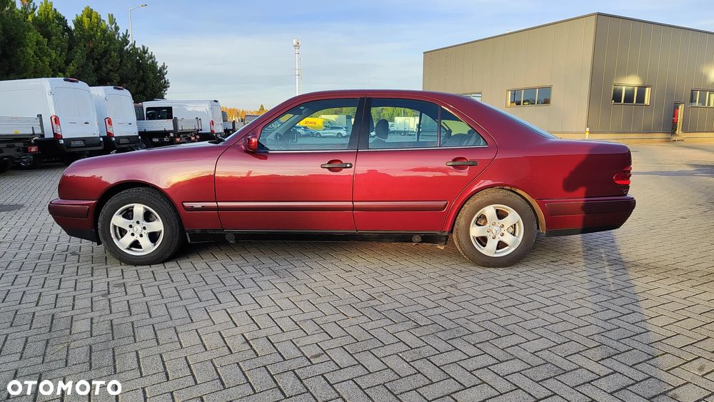 Mercedes-Benz Klasa E 200 CDI Elegance - 9