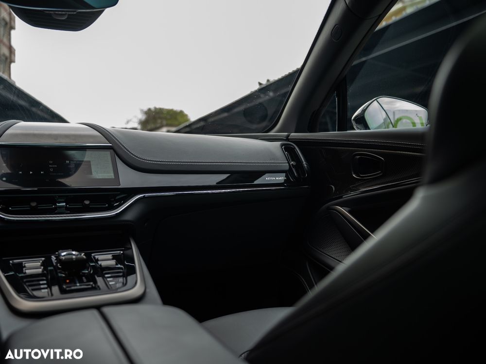 Aston Martin DBX - 24