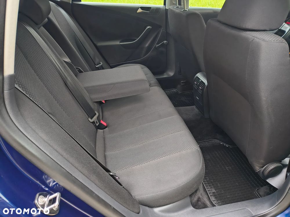 Volkswagen Passat 2.0 TDI BlueMotion Technology Comfortline - 11