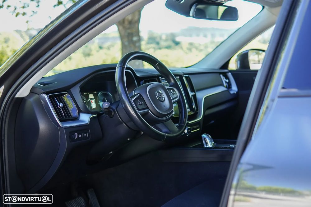 Volvo XC 60 2.0 T8 PHEV Momentum Plus AWD - 41