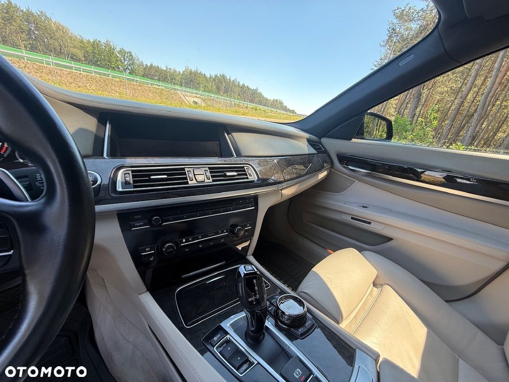 BMW Seria 7 ver-740li - 12