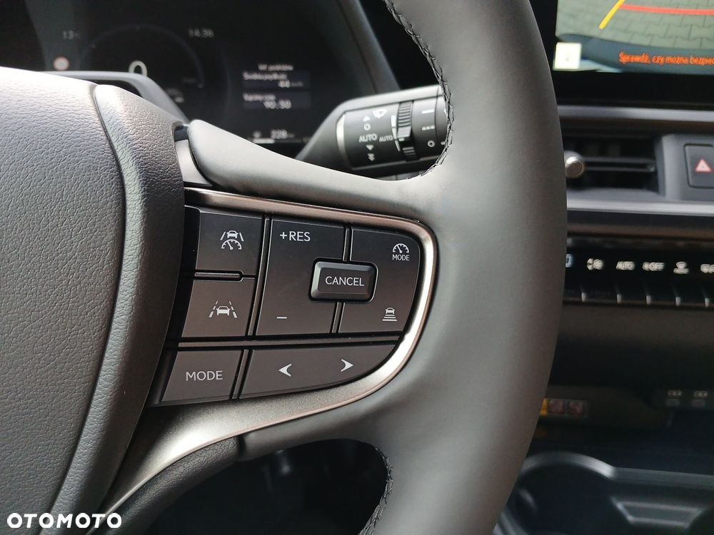 Lexus UX 300h F Sport Design - 15