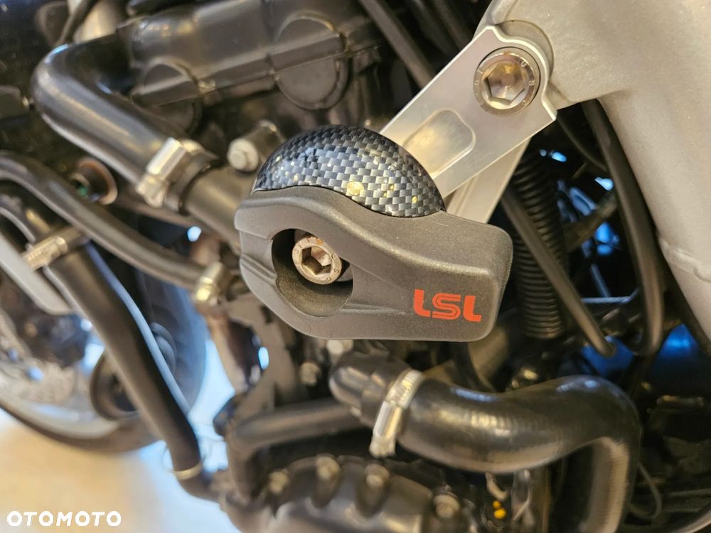Triumph Speed Triple - 25