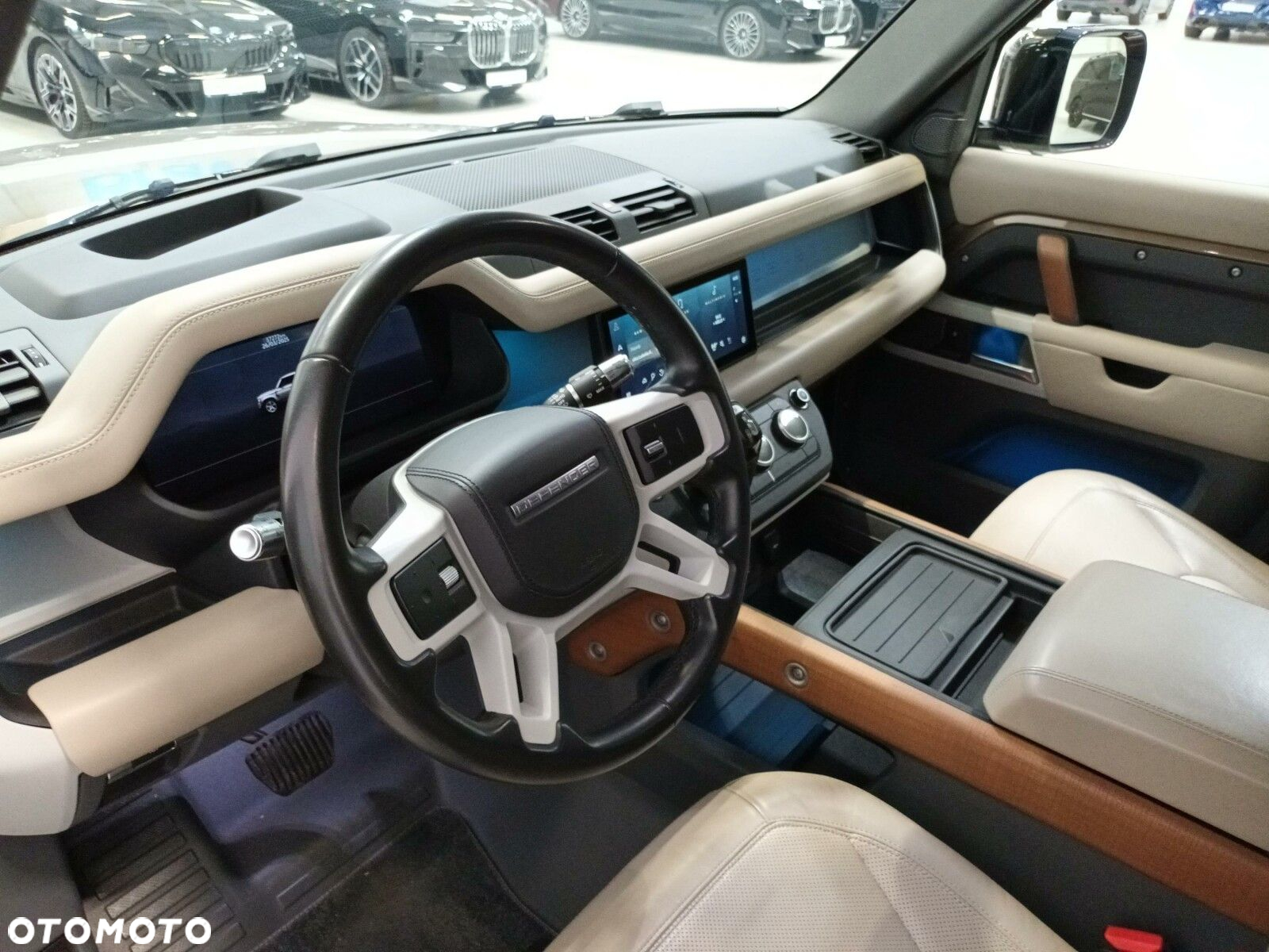 Land Rover Defender - 10