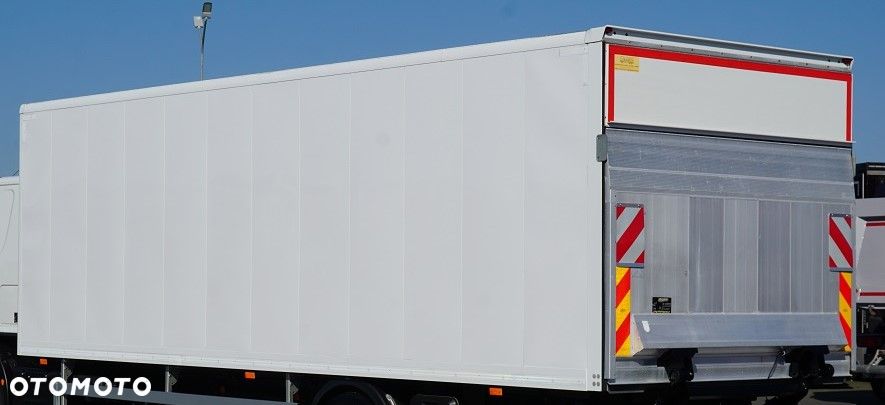 Iveco ZABUDOWA /  KONTENER + WINDA  / DŁ. 7,2 M - 1