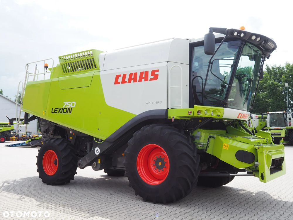 Claas Lexion 750 + V750 - 5